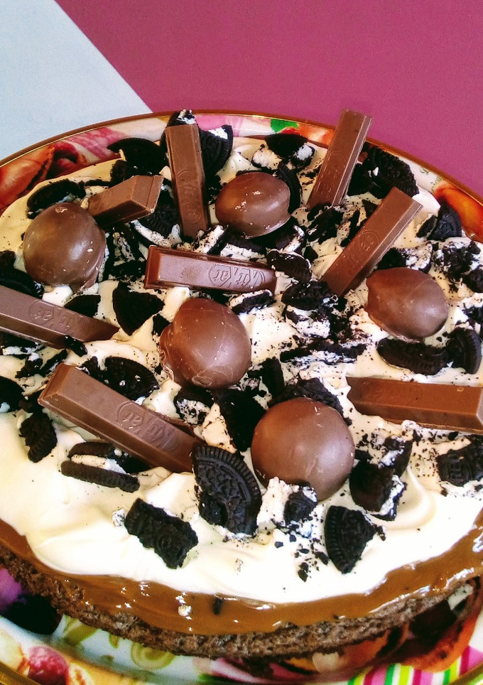 Una foto de Torta Brownie con dulce de leche y crema 💣