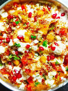 A picture of Chana Samosa Chaat.