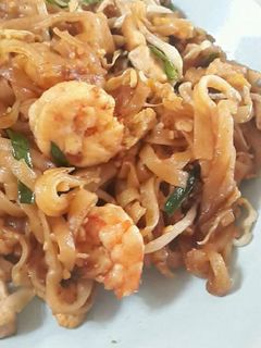 A picture of Pad Thai with Shrimp.