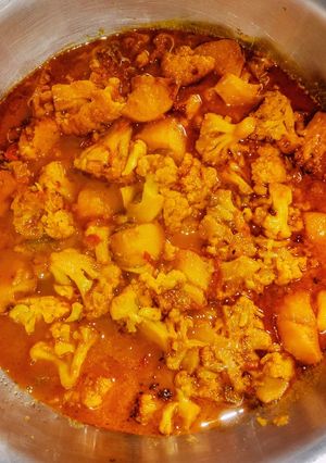 আলু ফুলকপির রসা (Alu Fulkopir Rosa recipe in bengali) রেসিপির প্রধান ছবি