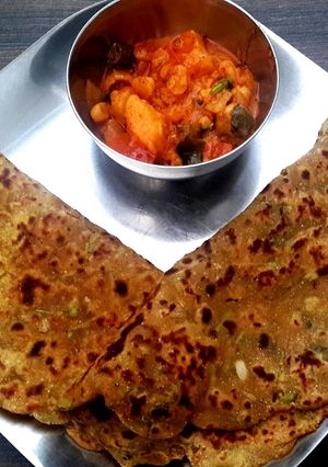 A picture of Lauki ka Thepla.