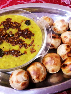 दाल बाटी (dal bati recipe in Hindi) रेसिपी मुख्य फोटो
