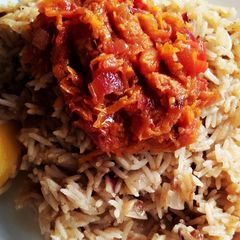 A picture of Pilau with pilipili wa kukaanga.