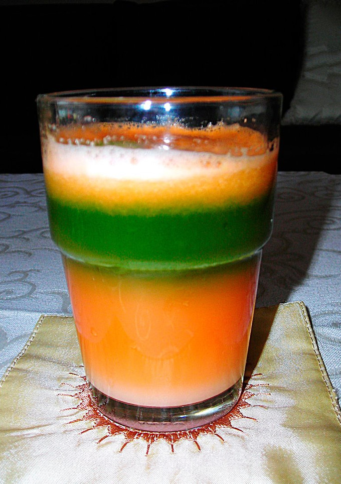 Una foto de Licuado en tres colores