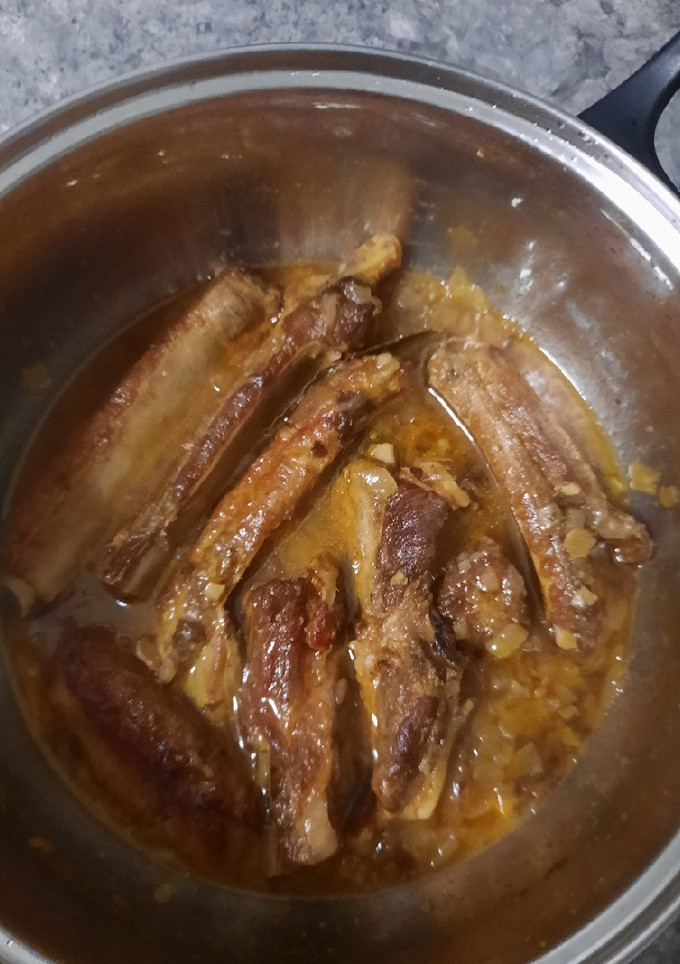 Una foto de Costillas de Cerdo en salsa de Vino Blanco