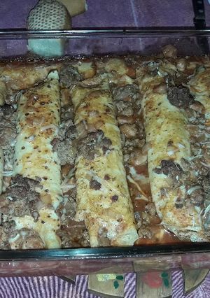 Una foto de Canelones de verdura y carne y canelones de jamón y queso