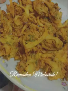 A picture of Aloo palak Pakora.