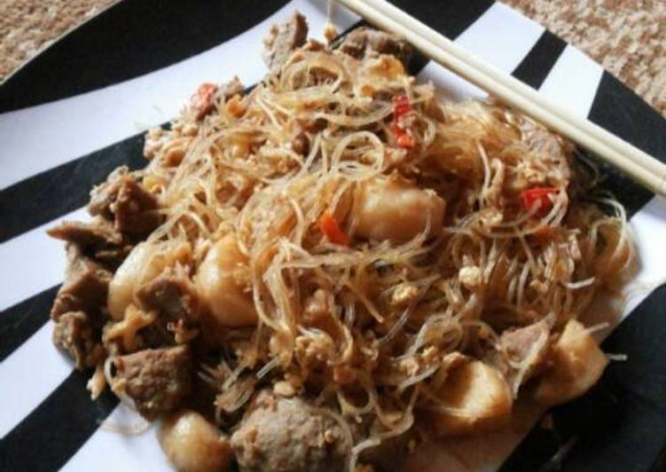 Bihun goreng meatballs