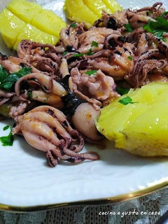 Una foto de 🐙Pulpitos con patatas🐙