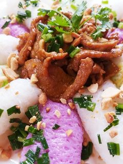 Hình của món Bánh Hỏi Thịt Bò Xào.