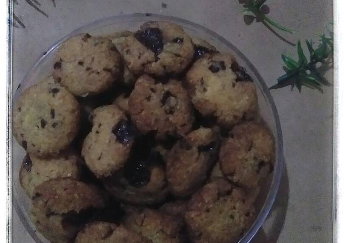 Almond choco chip cookies #BikinRamadanBerkesan#