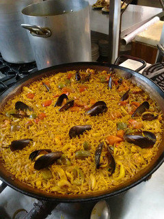 Una foto de Fideua de marisco