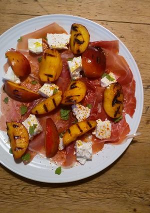 A picture of Grilled nectarine salad (lazy summer supper).