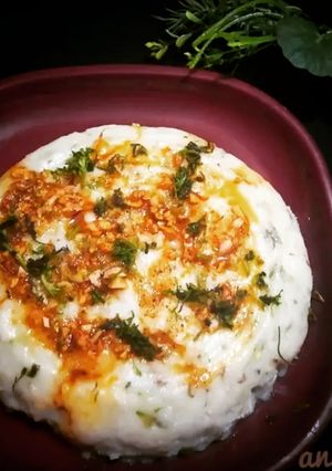 A picture of Masala khichu. (Gujarati breakfast).