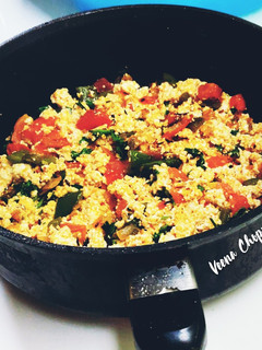 चिल्ली पनीर भुर्जी (chilli paneer bhurji recipe in Hindi) रेसिपी मुख्य फोटो