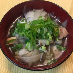 A picture of Japanese mushroom and chicken soup.