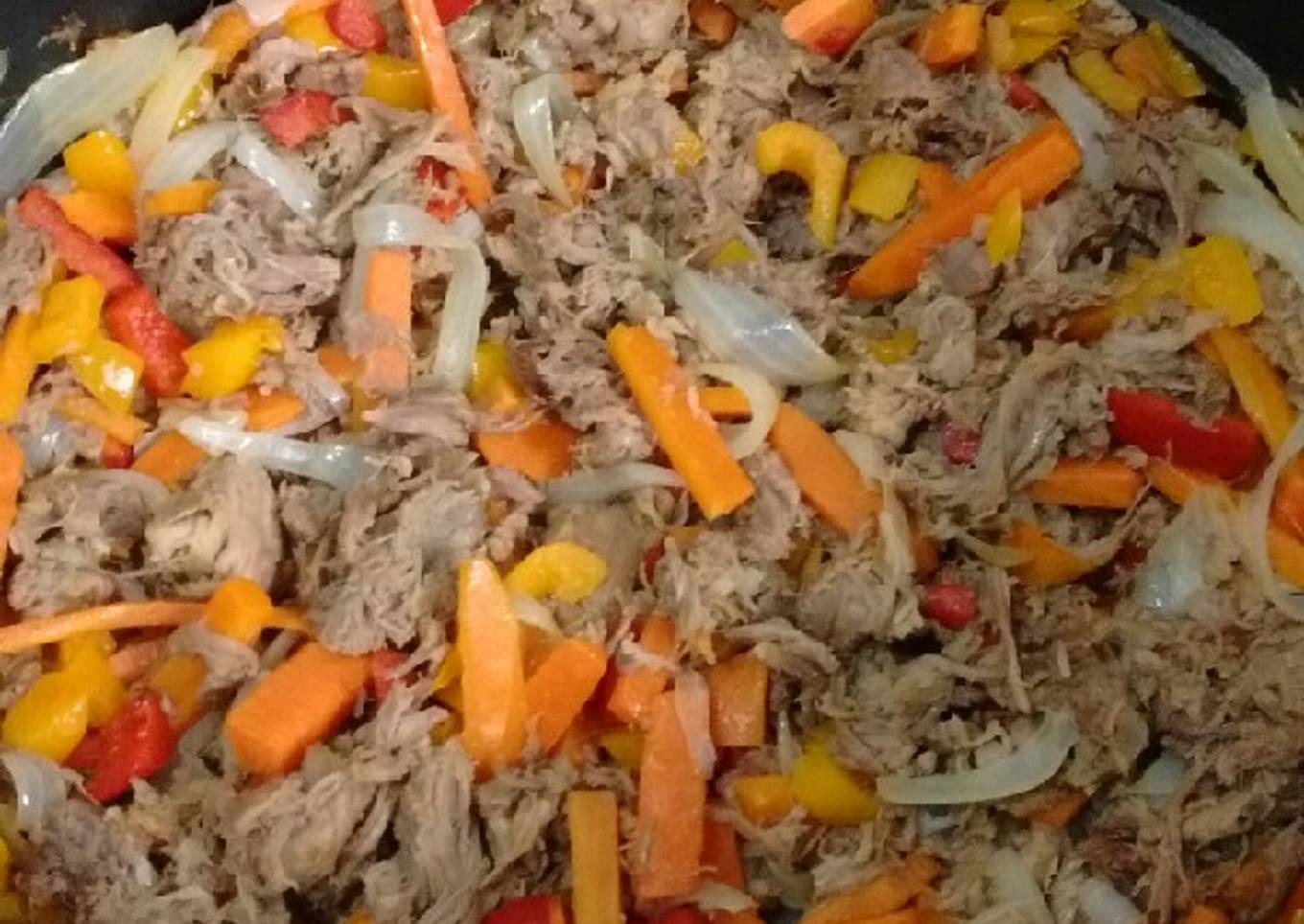 Carne guisada con la barbacoa o carne sobrante