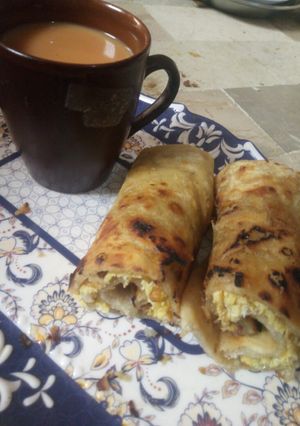 A picture of Paratha Anda Roll.