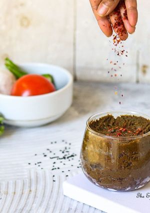 A picture of Pickled coriander leaves Dhonepata Bata.