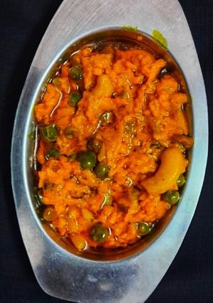 हल्दी मटर की सब्जी (haldi matar ki sabzi recipe in Hindi) रेसिपी मुख्य फोटो