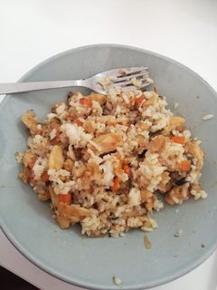 Una foto de Pollo a la miel con verduras y arroz | sin histamina
