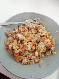 Una foto de Pollo a la miel con verduras y arroz | sin histamina