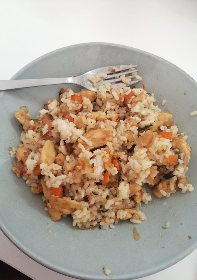 Una foto de Pollo a la miel con verduras y arroz | sin histamina