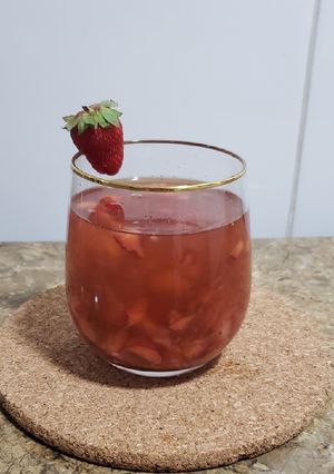 Una foto de Clery (ponche de fresas)