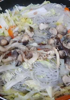 Hình của món Miến xào cải thảo.