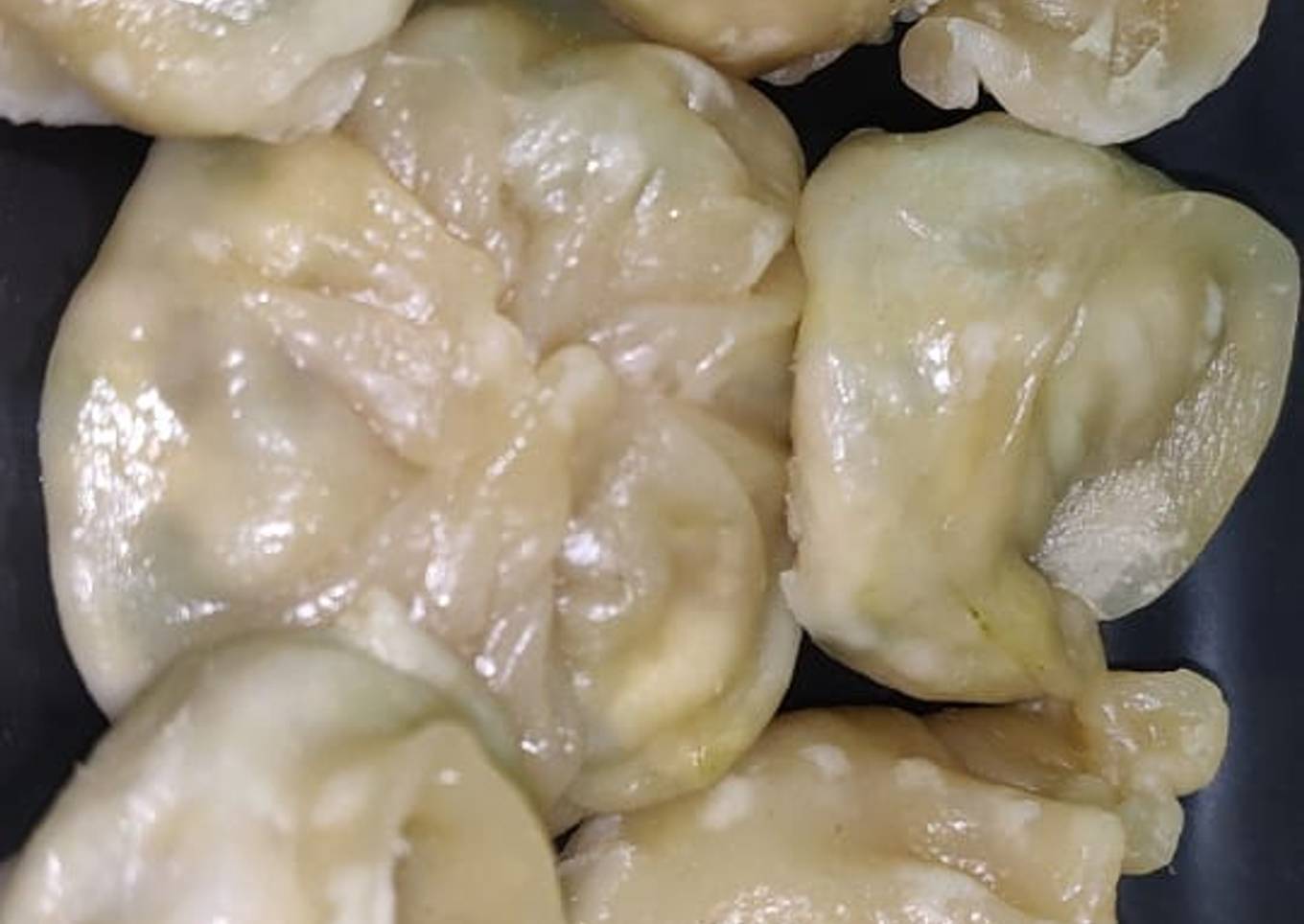 Momos with homemade eggless mayo and Schezwan cutney