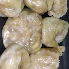 A picture of Momos with homemade eggless mayo and Schezwan cutney.