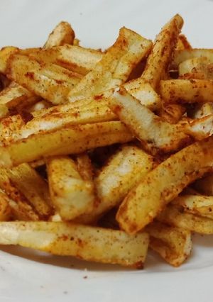 કાચા કેળા ની મસાલા ચિપ્સ (Raw Banana Masala Chips Recipe In Gujarati) રેસીપી મુખ્ય ફોટો
