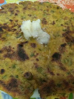 मक्की की रोटी मेथी वाली (Makki ki roti methi wali recipe in hindi) रेसिपी मुख्य फोटो
