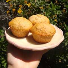 Una foto de Muffins de manzana veganos