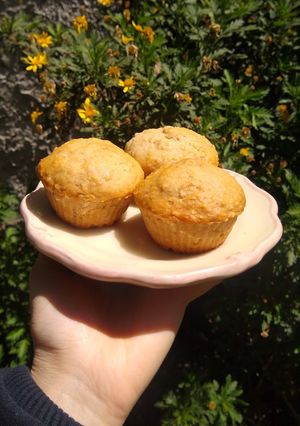Una foto de Muffins de manzana veganos