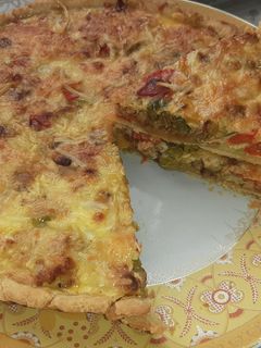 Una foto de Quiche de verduras y atún