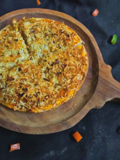 ચીઝ બ્રસ્ટ મેગી પીઝા (Cheese Burst Maggi Pizza Recipe In Gujarati) રેસીપી મુખ્ય ફોટો