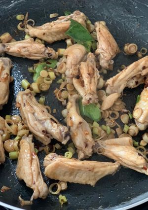 รูปของ ปีกไก่คั่วสมุนไพรพริกป่น