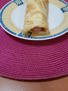 Una foto de Hot dog enrollado con tortilla