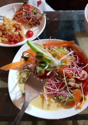 Hình của món Salad sốt chanh leo.