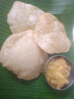 தயிர் சோளா பூரி (Curd Chola poori Recipe in Tamil) செய்முறை முக்கிய புகைப்படம்
