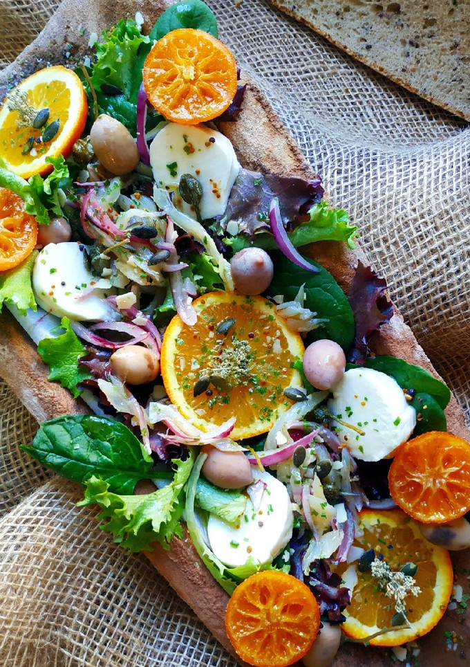 Una foto de Ensalada con cítricos