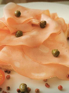 Una foto de Tapa de Mortadela de Bolonia