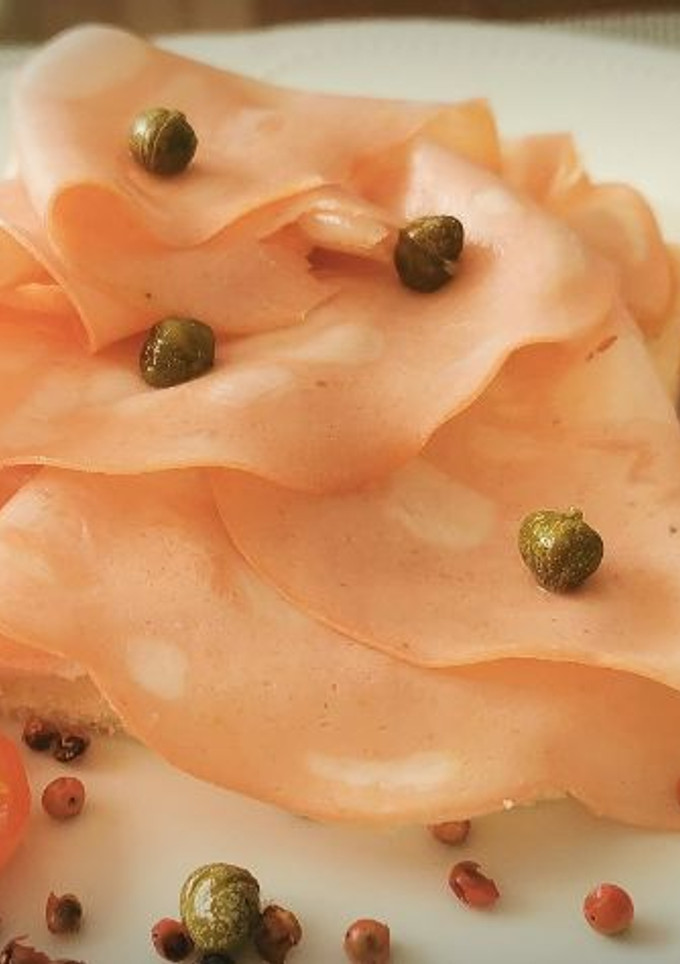 Una foto de Tapa de Mortadela de Bolonia