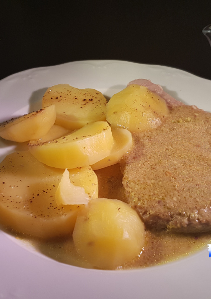 Una foto de Atún con salsa de pistachos y patatas en Trending Cooking