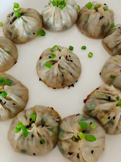 餃子皮牛肉生煎包 的食譜成品照片