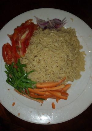 A picture of Indomie noodles with assorted veggies.