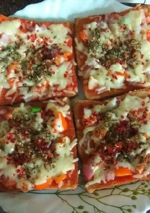 ब्रेड पिज़्जा (Bread pizza) रेसिपी मुख्य फोटो