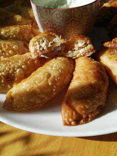 Una foto de Empanadillas de palitos de cangrejo, atún y queso