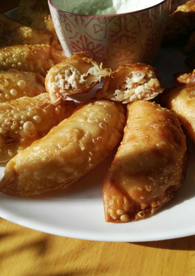 Una foto de Empanadillas de palitos de cangrejo, atún y queso